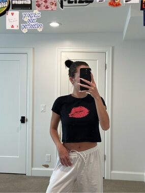 Princess Polly Black Red Lips Graphic Baby Tee Cropped T Shirt Size 4